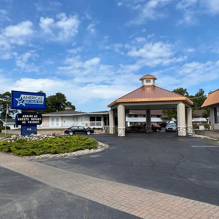 Travelodge By Wyndham Mackinaw City Esterno foto