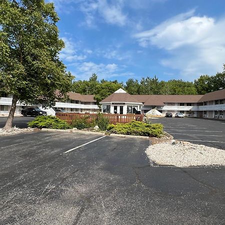 Travelodge By Wyndham Mackinaw City Esterno foto