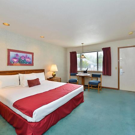 Travelodge By Wyndham Mackinaw City Esterno foto