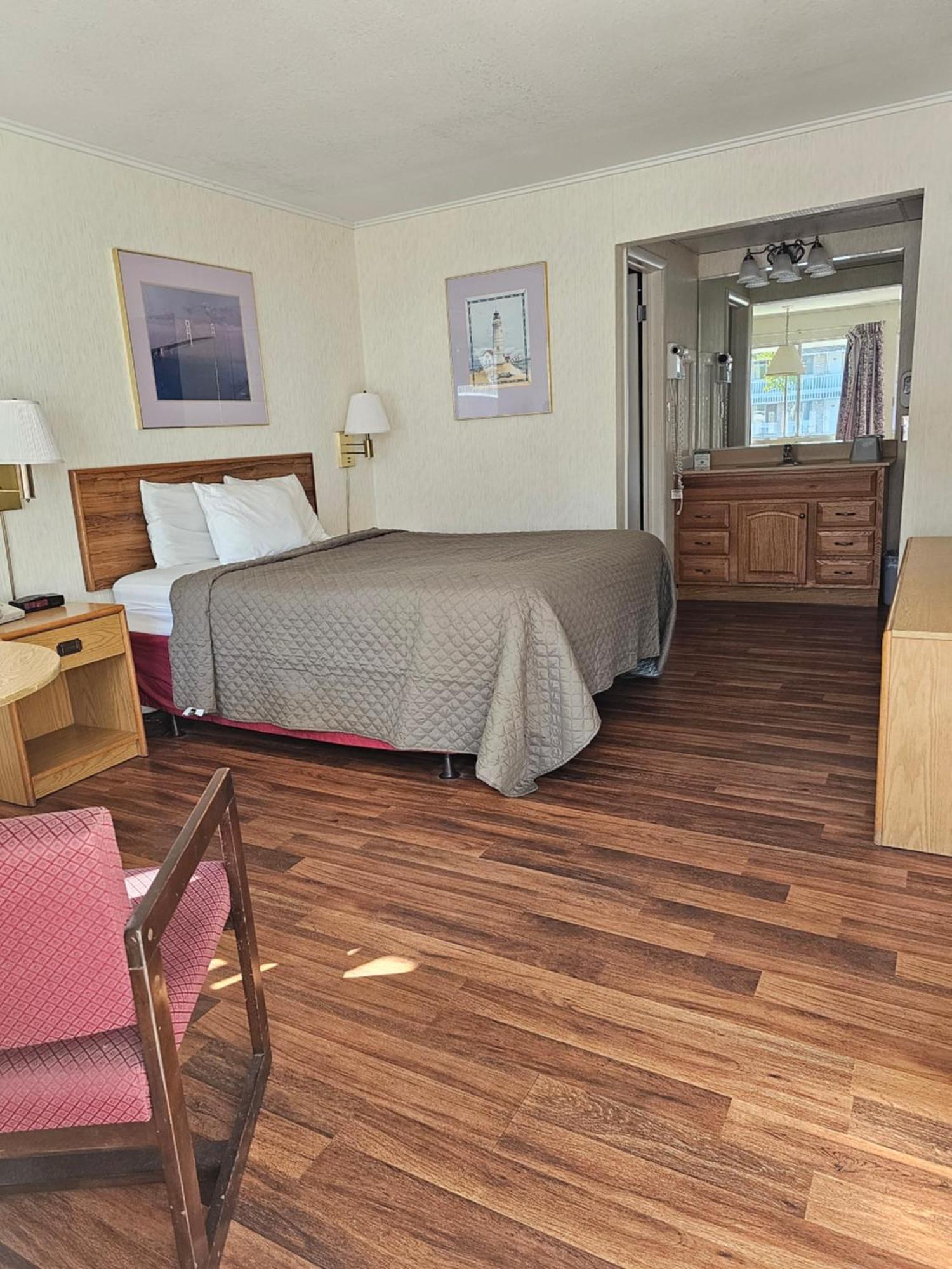 Travelodge By Wyndham Mackinaw City Esterno foto