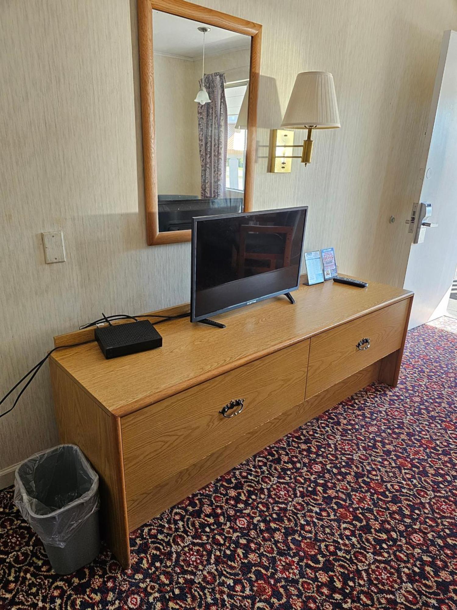 Travelodge By Wyndham Mackinaw City Esterno foto