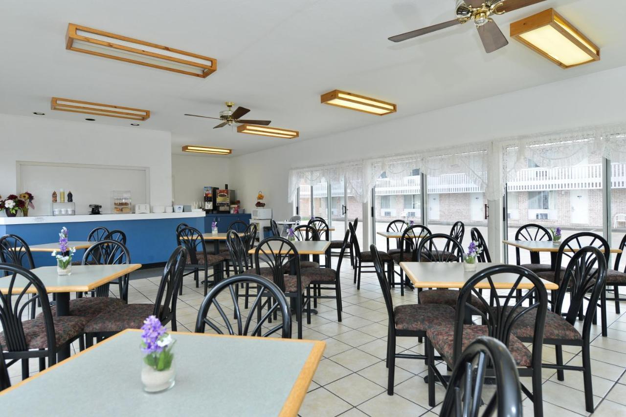 Travelodge By Wyndham Mackinaw City Esterno foto