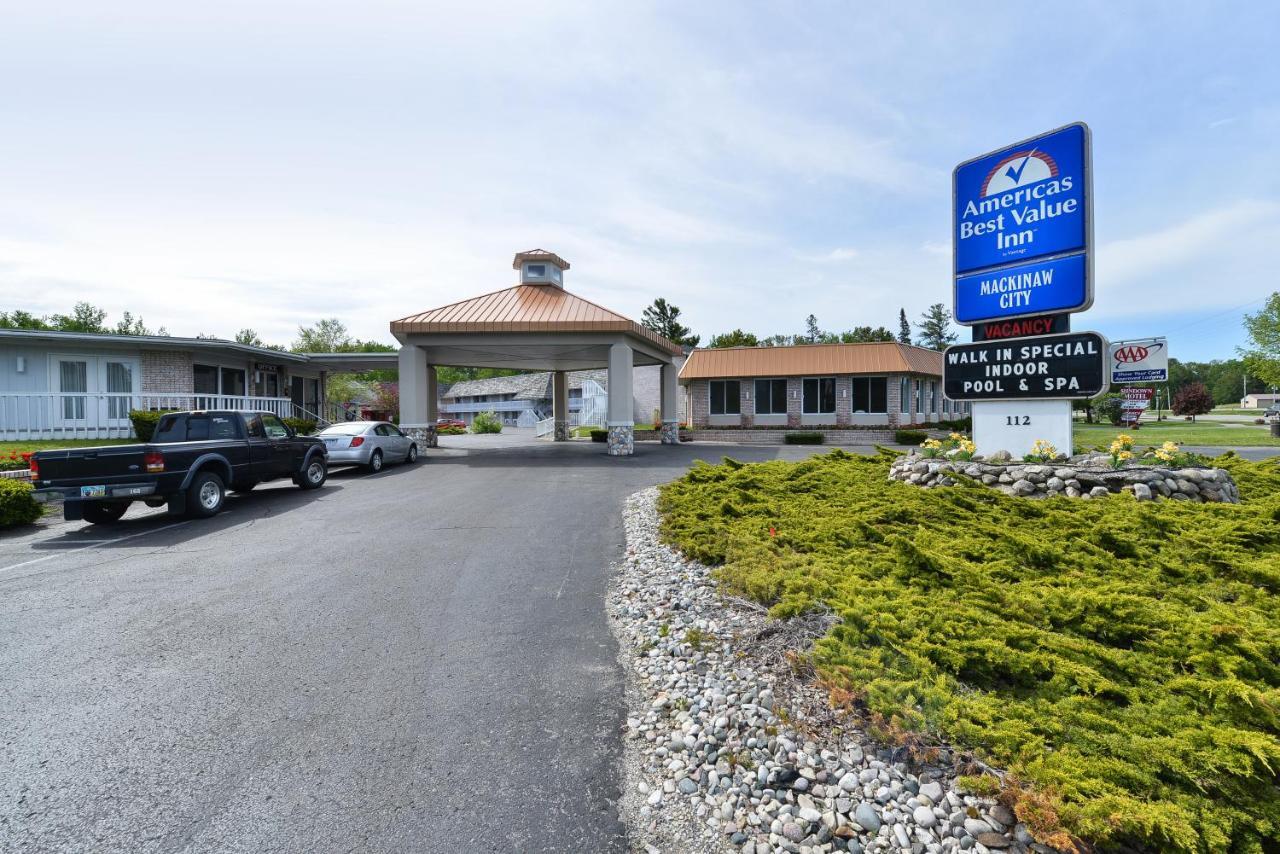 Travelodge By Wyndham Mackinaw City Esterno foto