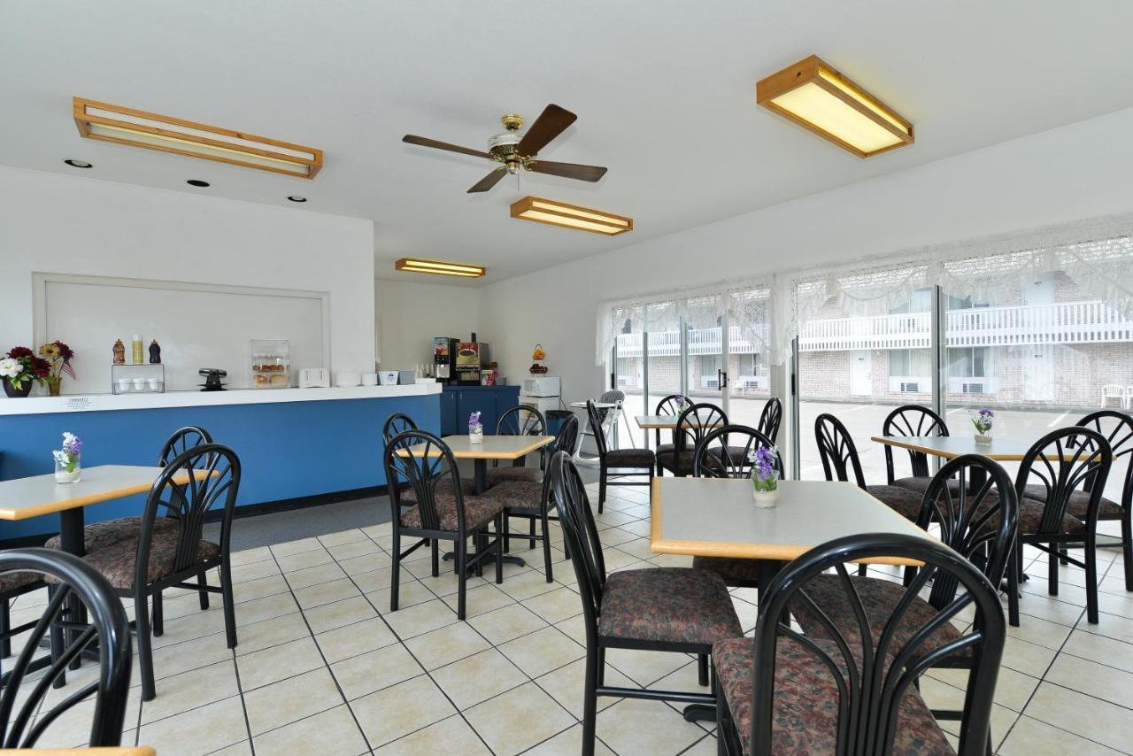 Travelodge By Wyndham Mackinaw City Esterno foto