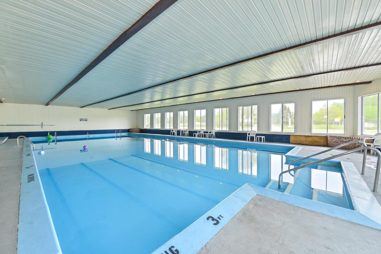 Travelodge By Wyndham Mackinaw City Esterno foto